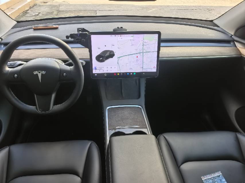 Tesla Model Y 2021 car image #7