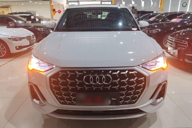 Audi Q3 2024 car image #3