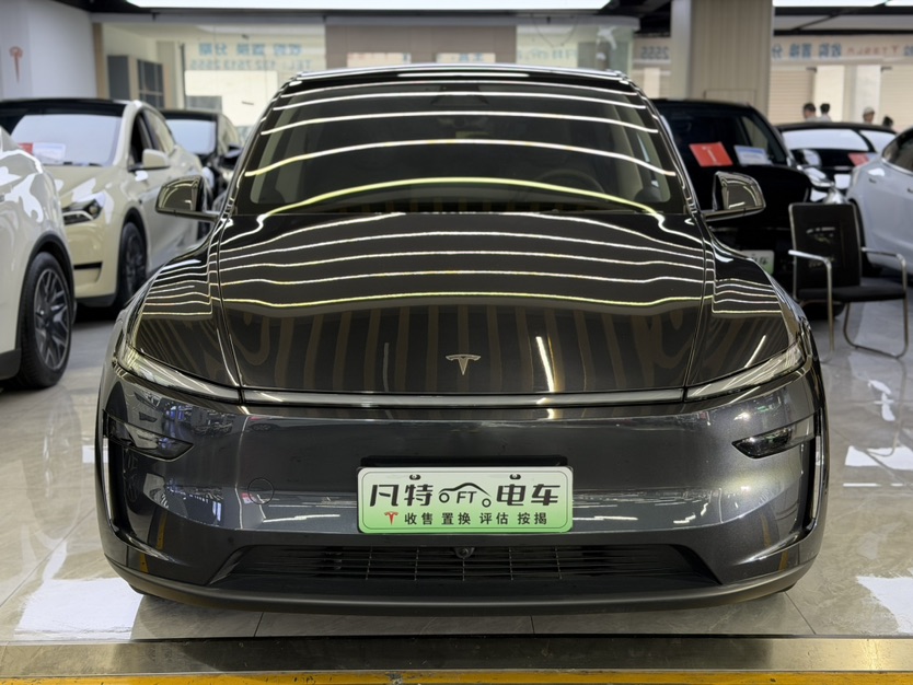 Tesla Model Y 2025 #2 Tesla Model Y 2025 car image #2