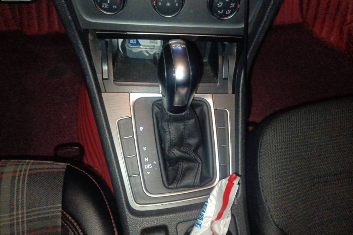 Volkswagen Golf 2016 car image #27