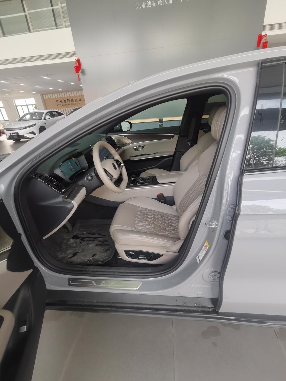 BYD Han 2025 car image #9
