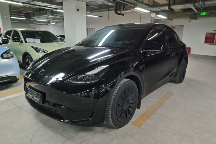 Tesla Model Y 2023 car image #2