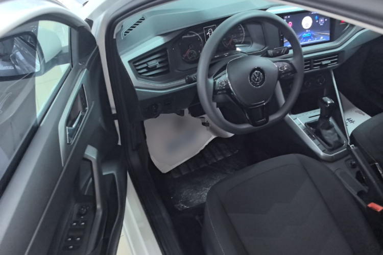 Volkswagen Polo 2020 car image #16
