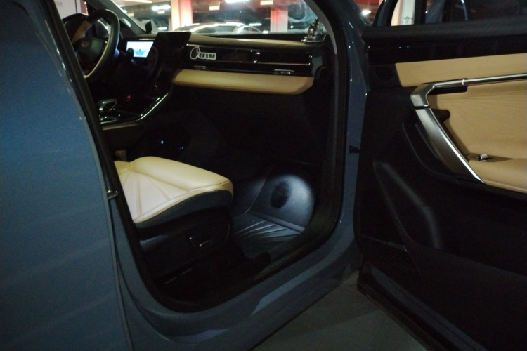 GEELY Boyue L 2023 car image #27