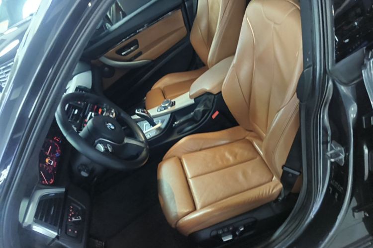 BMW 3 Series GT 2018 صورة سيارة #15