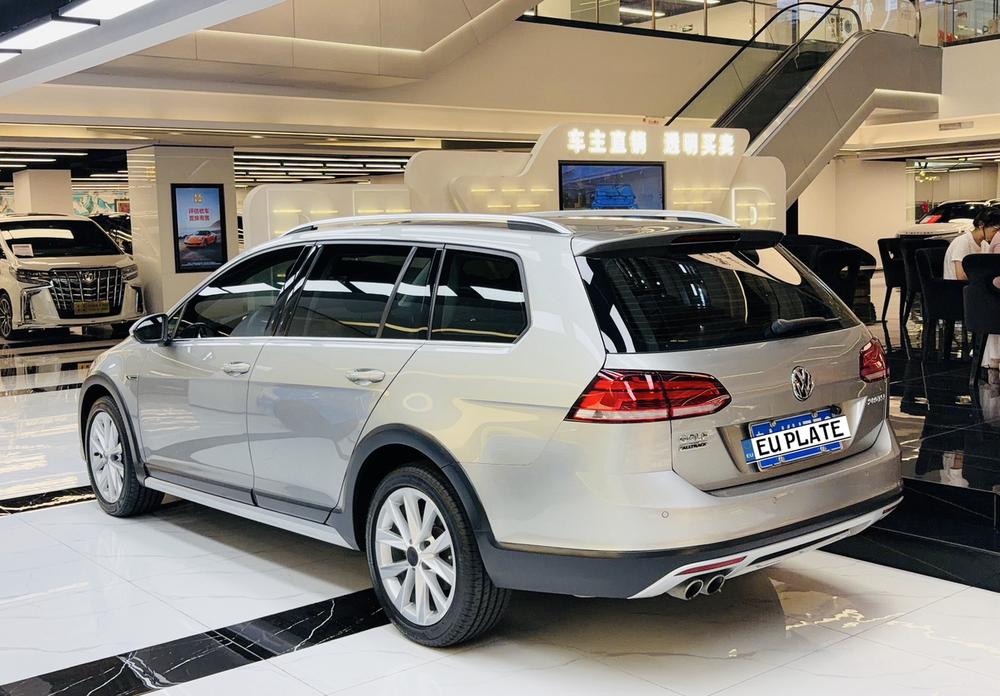 Volkswagen Golf (Imported) 2019 car image #3