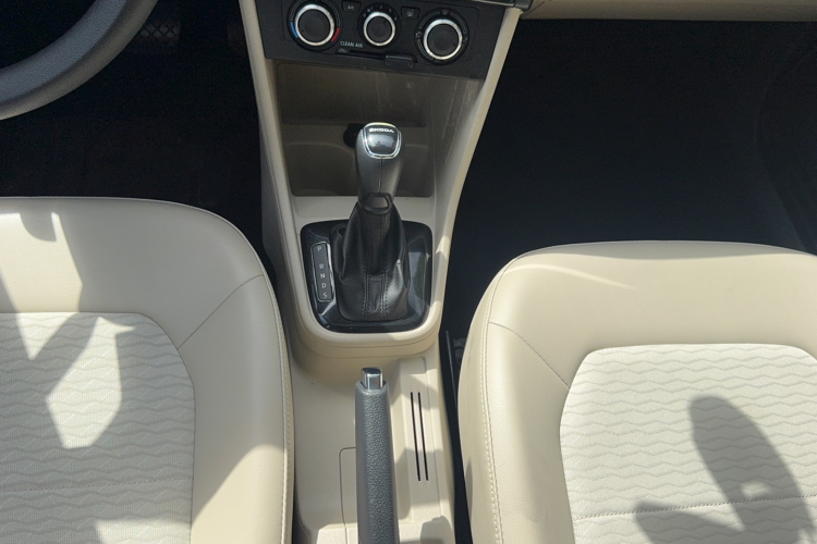 Skoda Rapid 2017 #18 Skoda Rapid 2017 car image #18