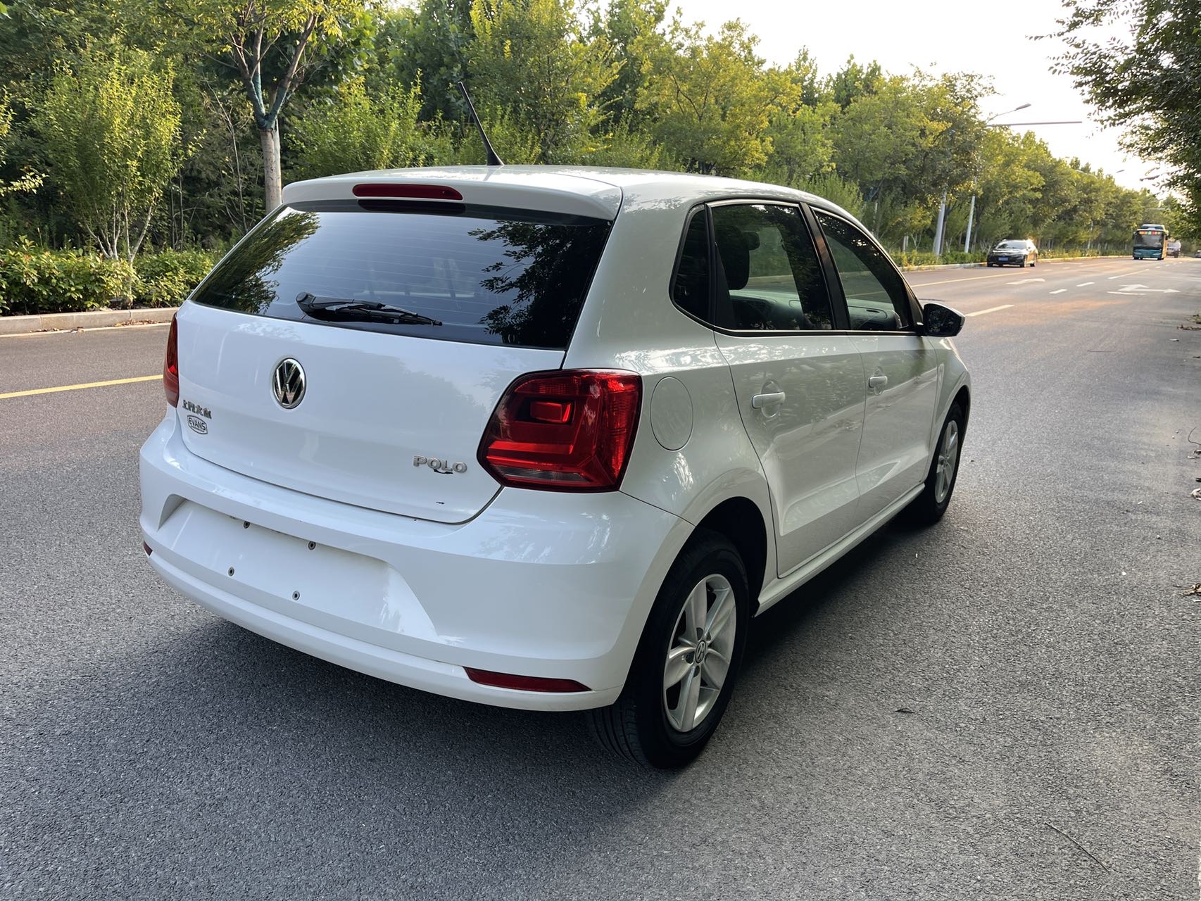 Volkswagen Polo 2016 car image #3