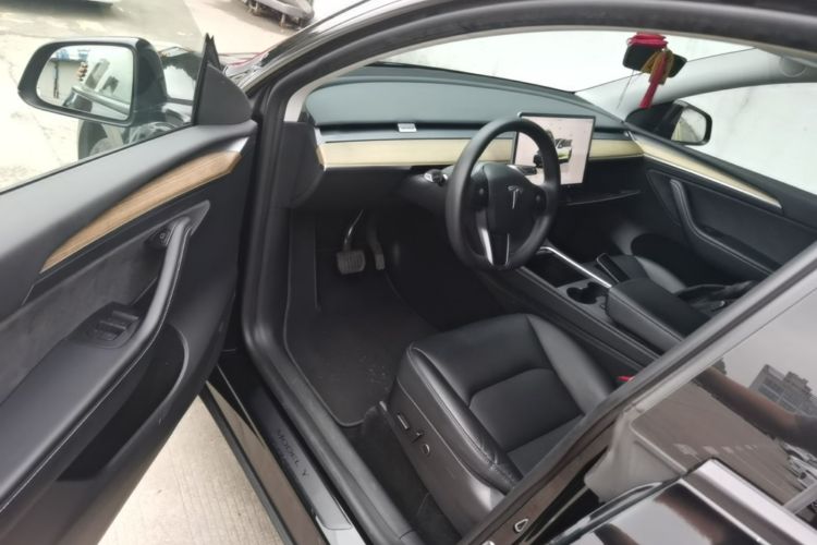 Tesla Model Y 2023 #16 Tesla Model Y 2023 car image #16