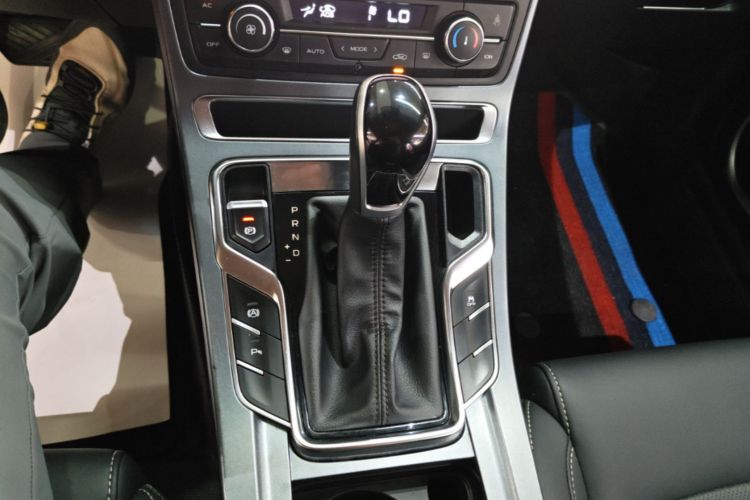 GEELY Emgrand 2019 #14 GEELY Emgrand 2019 car image #14