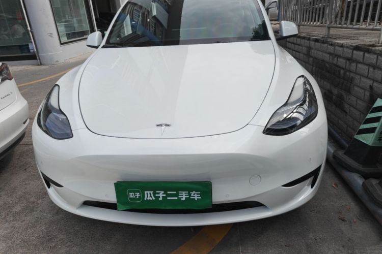 Tesla Model Y 2023 car image #3