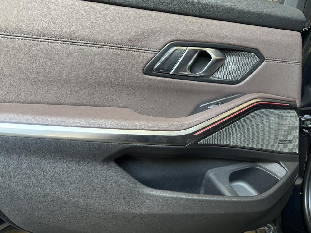 BMW 3 Series 2019 car image #8