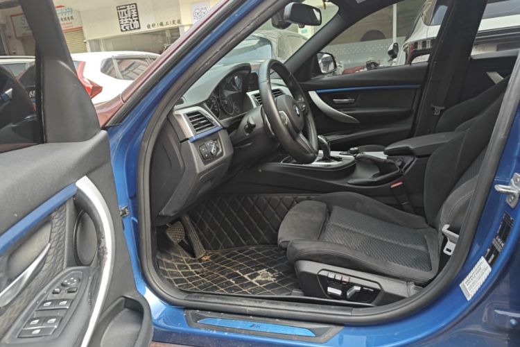 BMW 3 Series 2018 car image #15