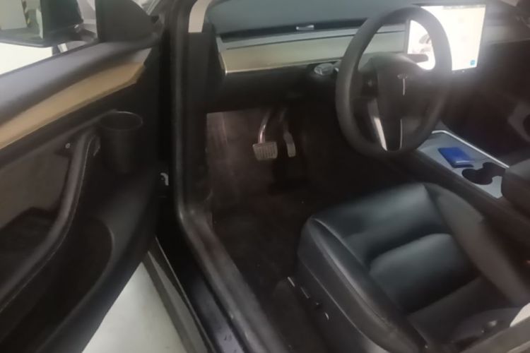 Tesla Model Y 2023 #16 Tesla Model Y 2023 car image #16