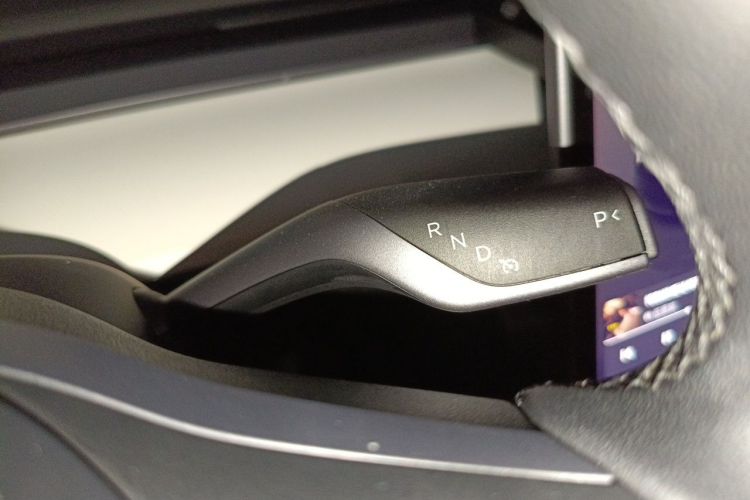 Tesla Model Y 2023 car image #14