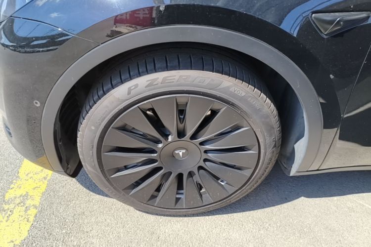 Tesla Model Y 2022 car image #9