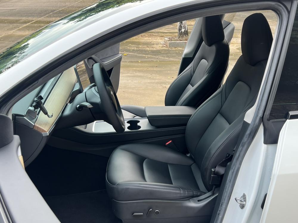 Tesla Model Y 2022 car image #21