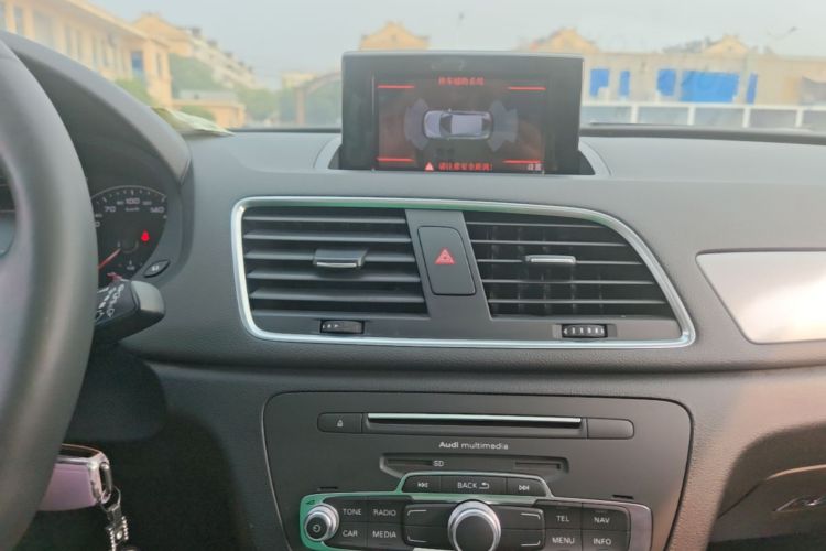 Audi Q3 2019 car image #13