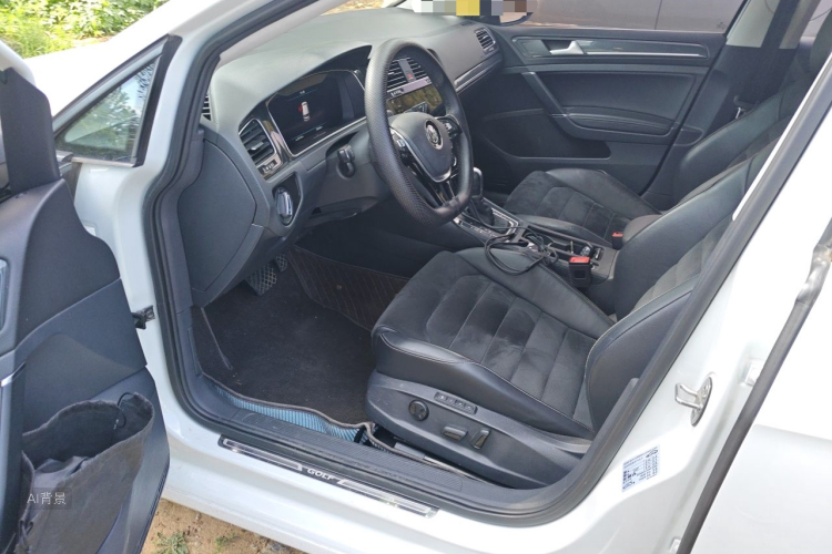 Volkswagen Golf 2020 car image #18