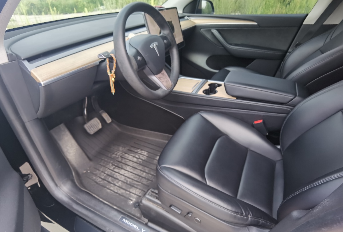 Tesla Model Y 2022 car image #9
