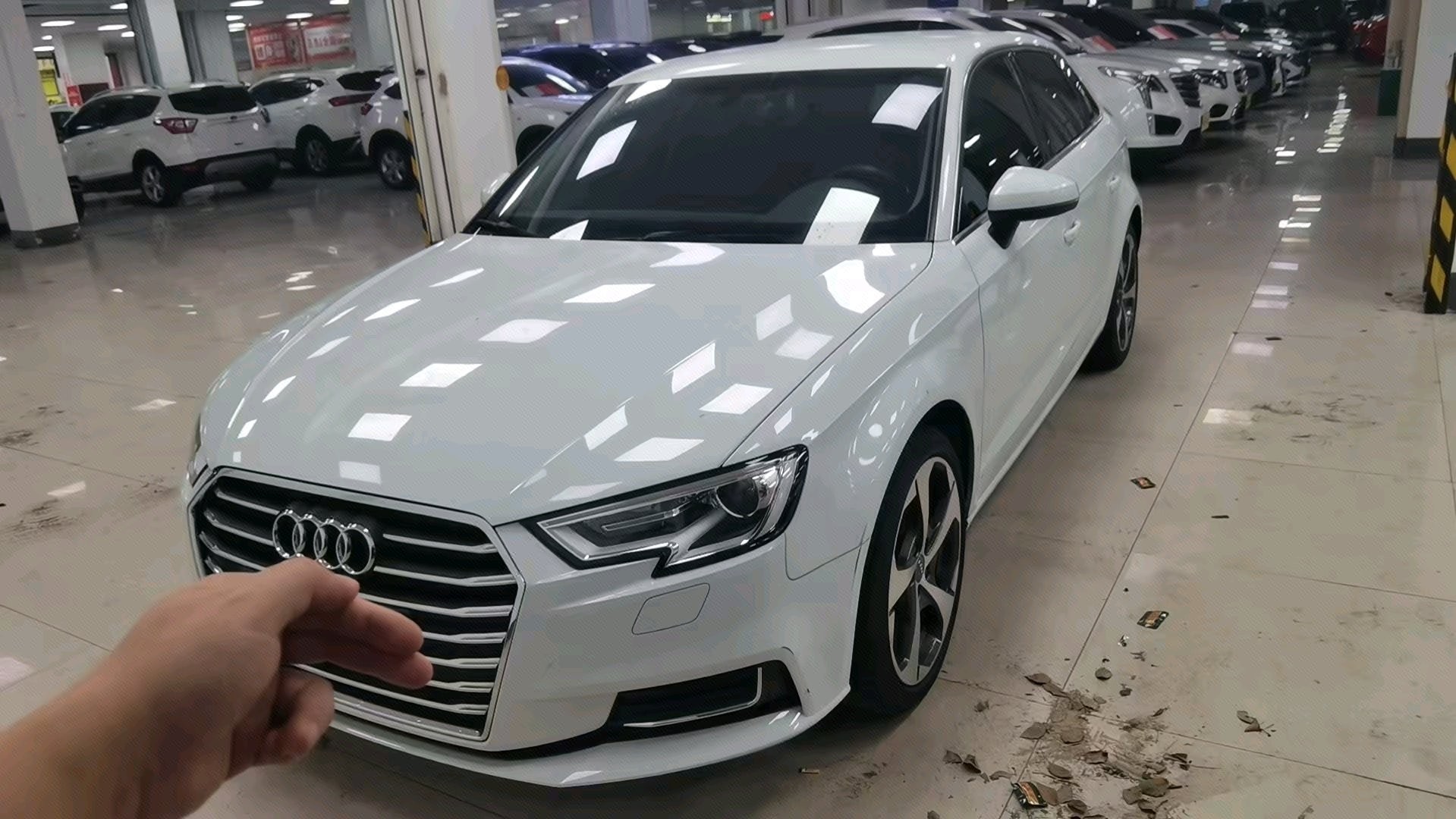 2020 immagine di auto 