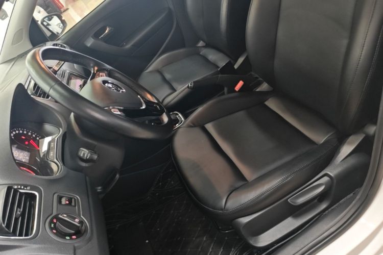 Volkswagen Polo 2016 car image #15