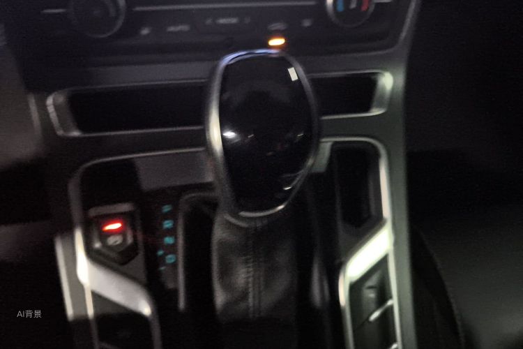 GEELY Emgrand 2019 car image #16