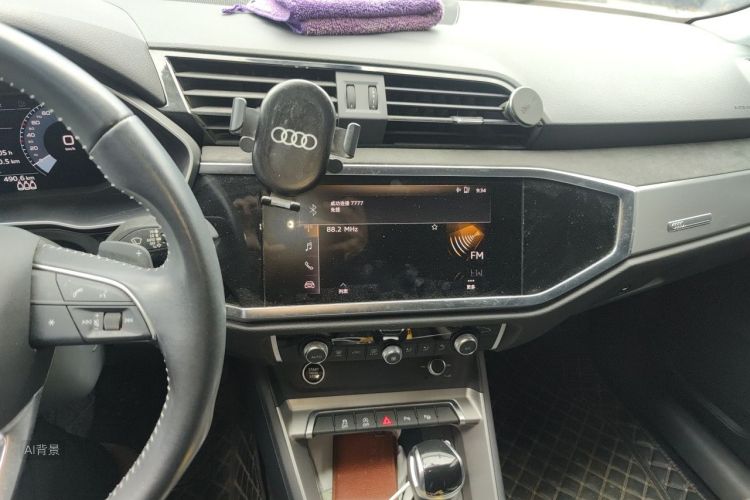 Audi Q3 2021 car image #15