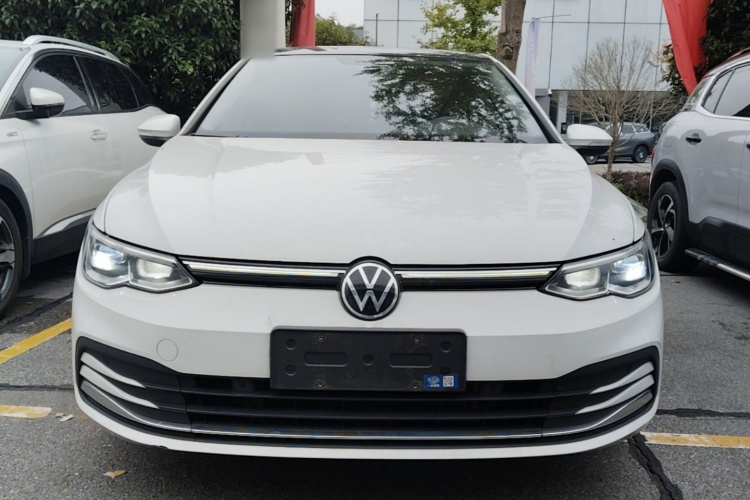 Volkswagen Golf 2023 immagine di auto #3