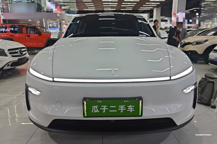 Tesla Model Y 2025 #3 Tesla Model Y 2025 car image #3