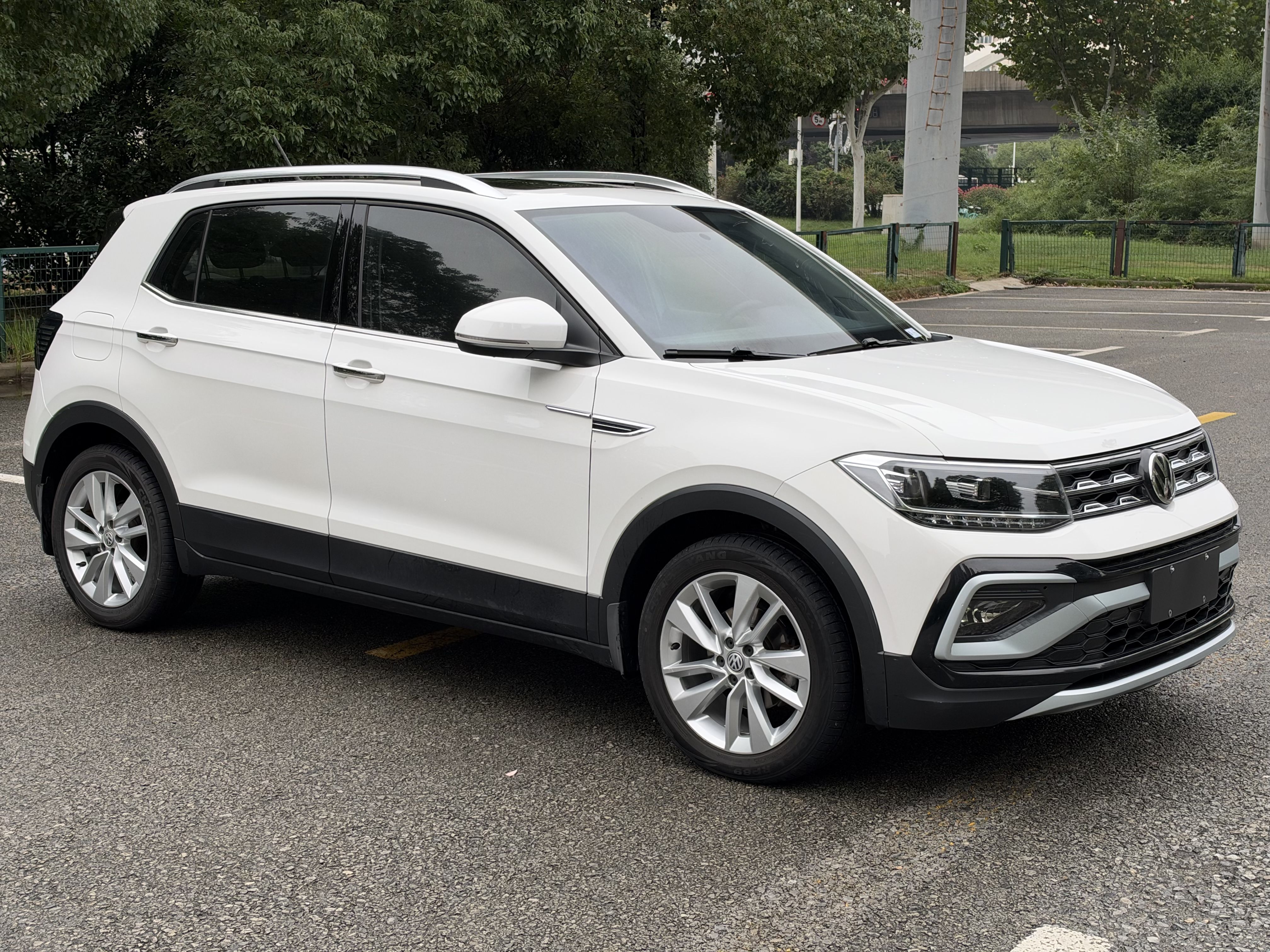 Volkswagen T-Cross 2019 #4 Volkswagen T-Cross 2019 car image #4