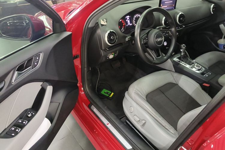 Audi A3 2018 car image #12