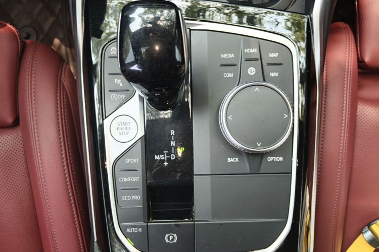 BMW 3 Series 2022 car image #14