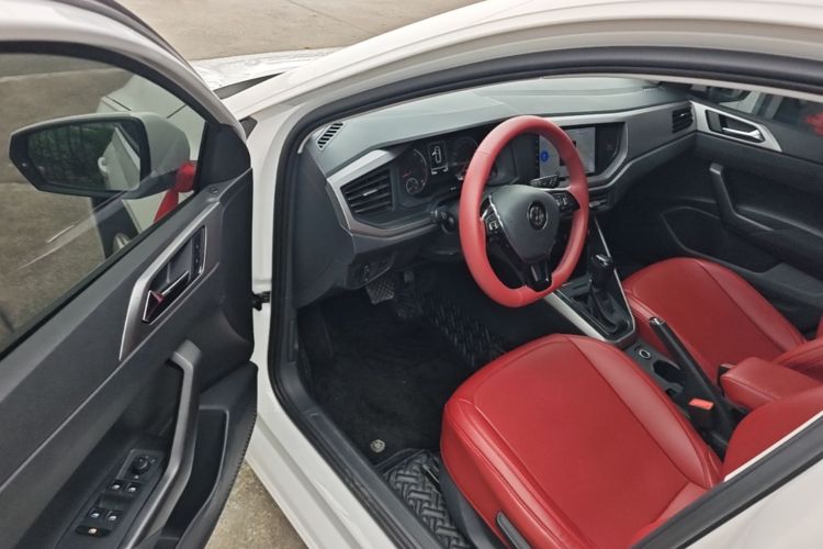 Volkswagen Polo 2020 car image #12