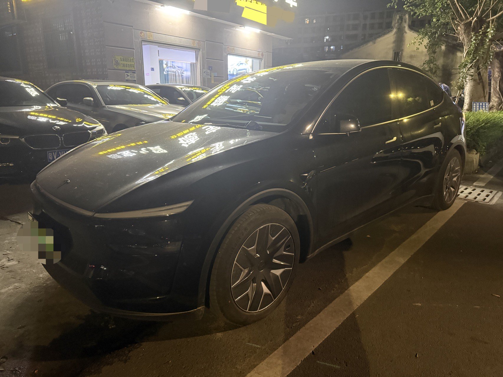 Tesla Model Y L 2026 Tesla Model Y L 2026 car image