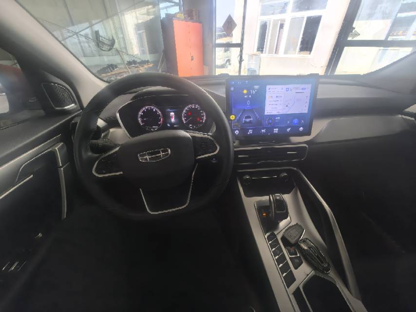 GEELY Coolray 2021 صورة سيارة #4