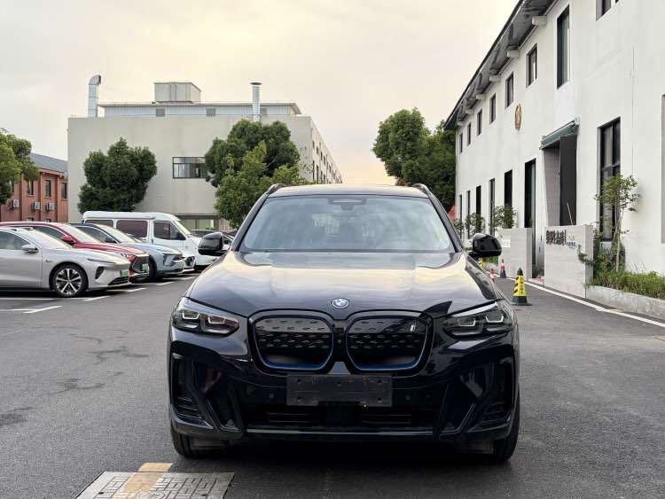 BMW iX3 2022 car image #2