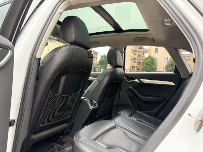Audi Q3 2017 car image #6