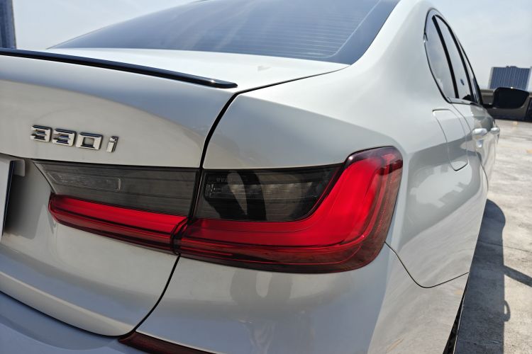 BMW 3 Series 2020 car image #12