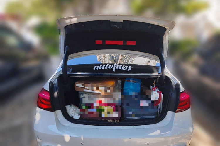 BMW 3 Series 2018 car image #21