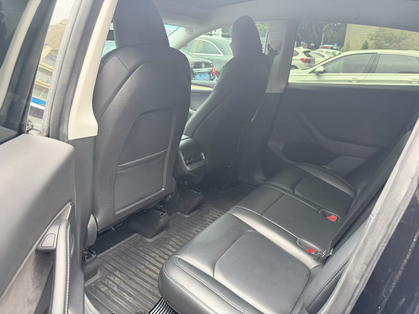 Tesla Model Y 2022 car image #6