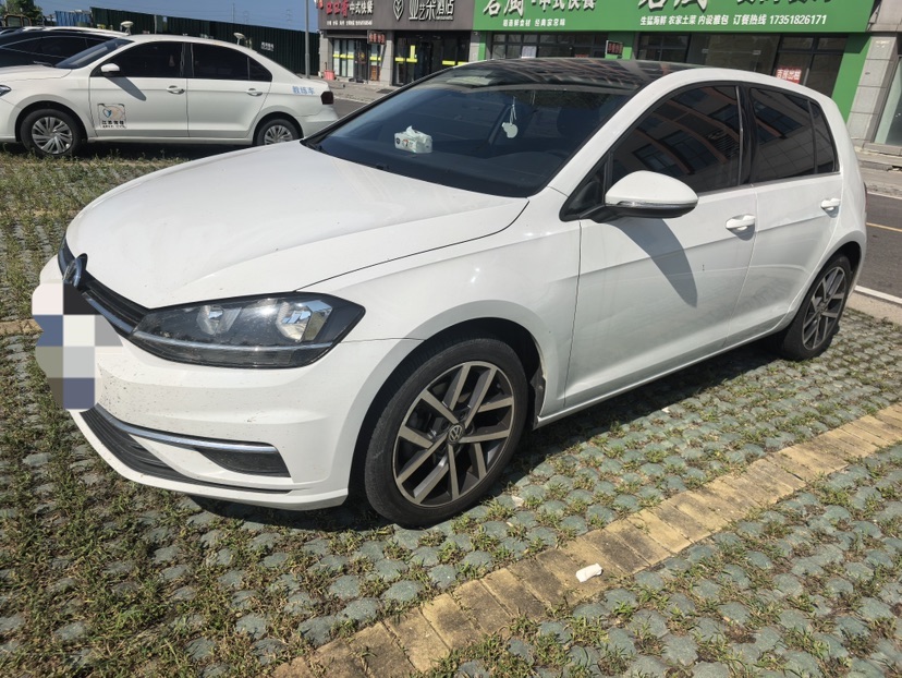 Volkswagen Golf 2020 car image #2