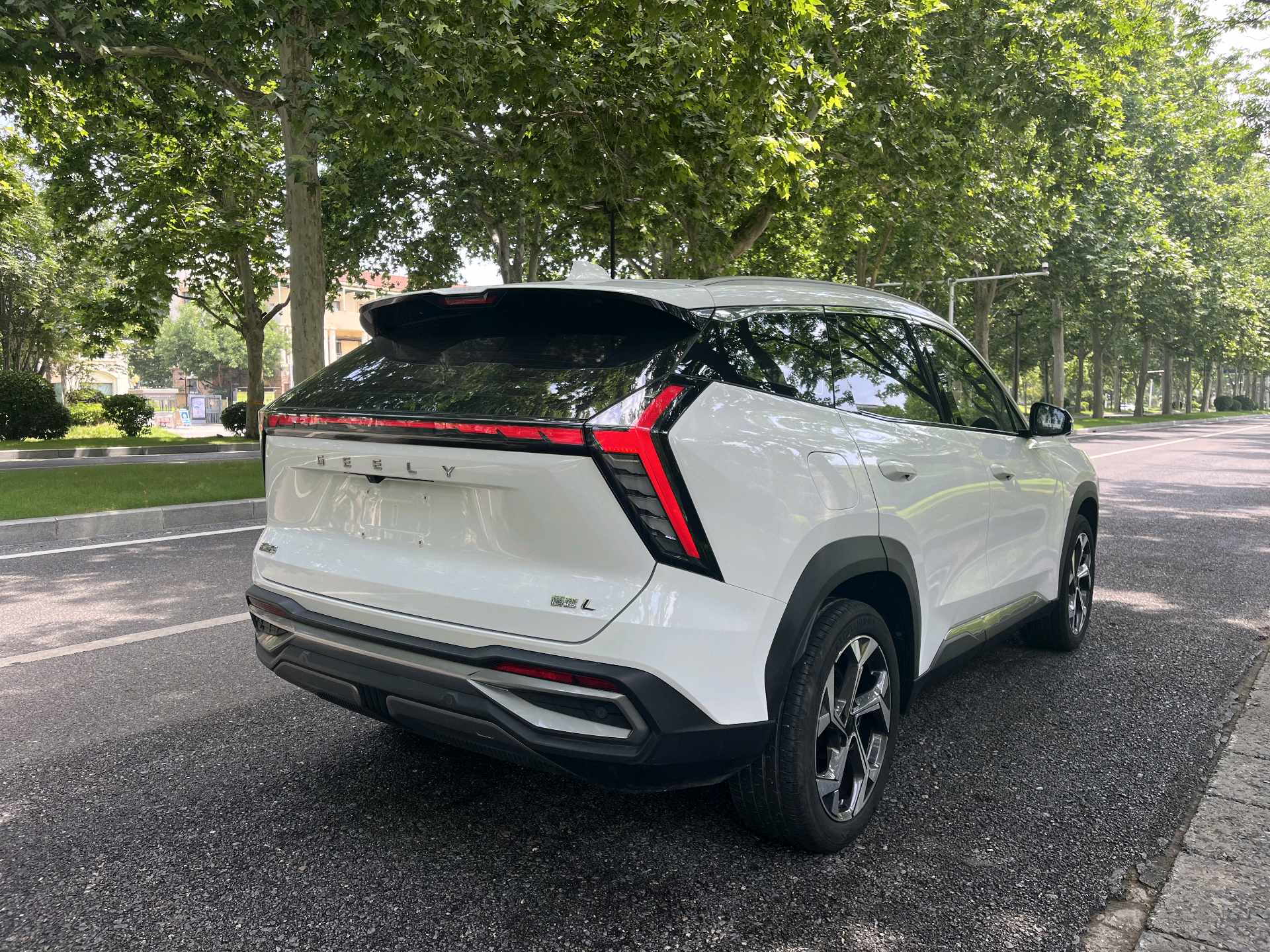 GEELY Boyue L 2023 car image #9