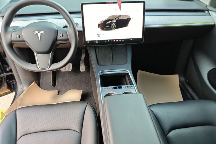 Tesla Model Y 2024 car image #11