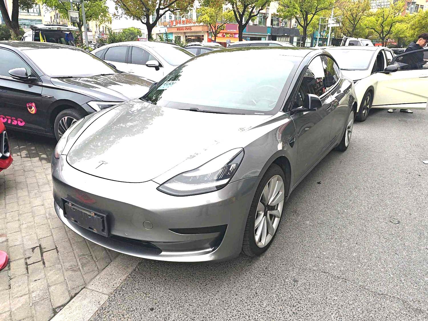 Tesla Model 3 2020 car image 