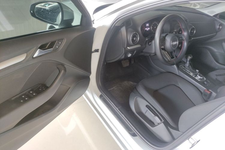Audi A3 2018 immagine di auto #16