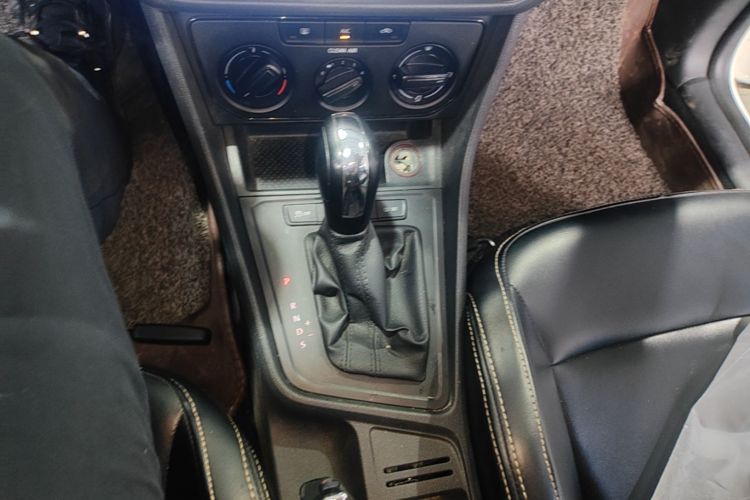 Volkswagen Lavida 2018 car image #14