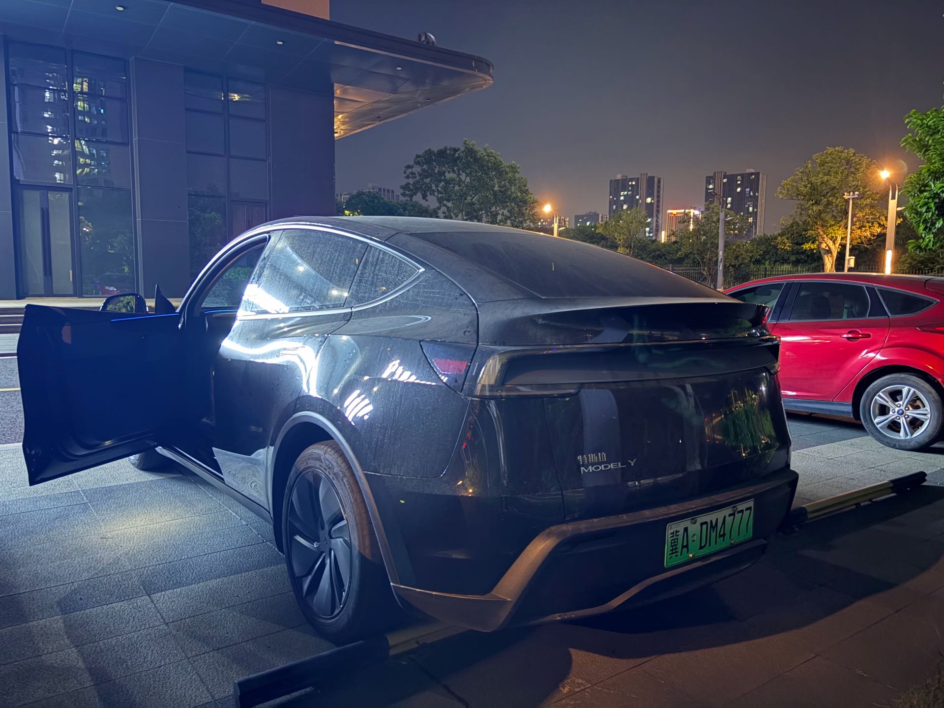 Tesla Model Y 2025 #2 Tesla Model Y 2025 imagen de coche #2