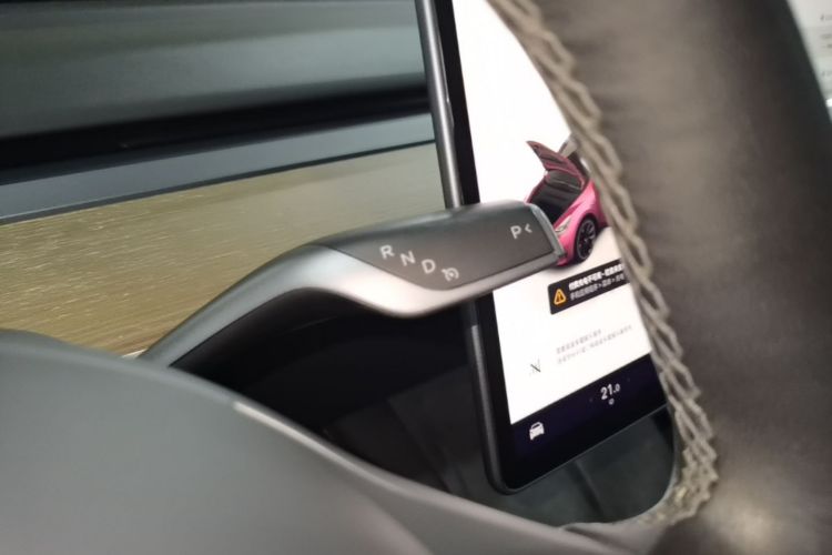 Tesla Model Y 2022 car image #14