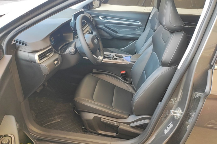 GEELY Emgrand 2024 car image #19